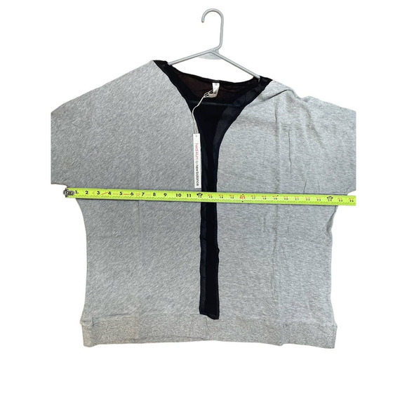 NWT Heidi Klum x New Balance Short Sleeve Gray Knit Top with Black Mesh Detail - Picture 7 of 8